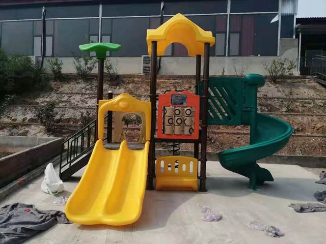 幼儿园的滑梯设备该如何选择取舍